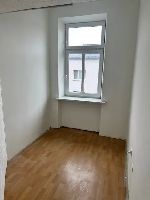 3 Zimmer - U1 Troststraße - Blick auf die Alpengasse - 2 Eingänge möglich!!