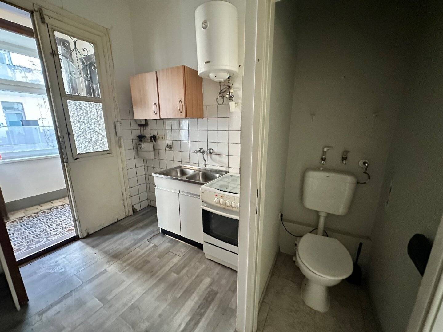 RENOVIERUNGSBEDÜRFTIGE SINGLEWOHNUNG MIT WC