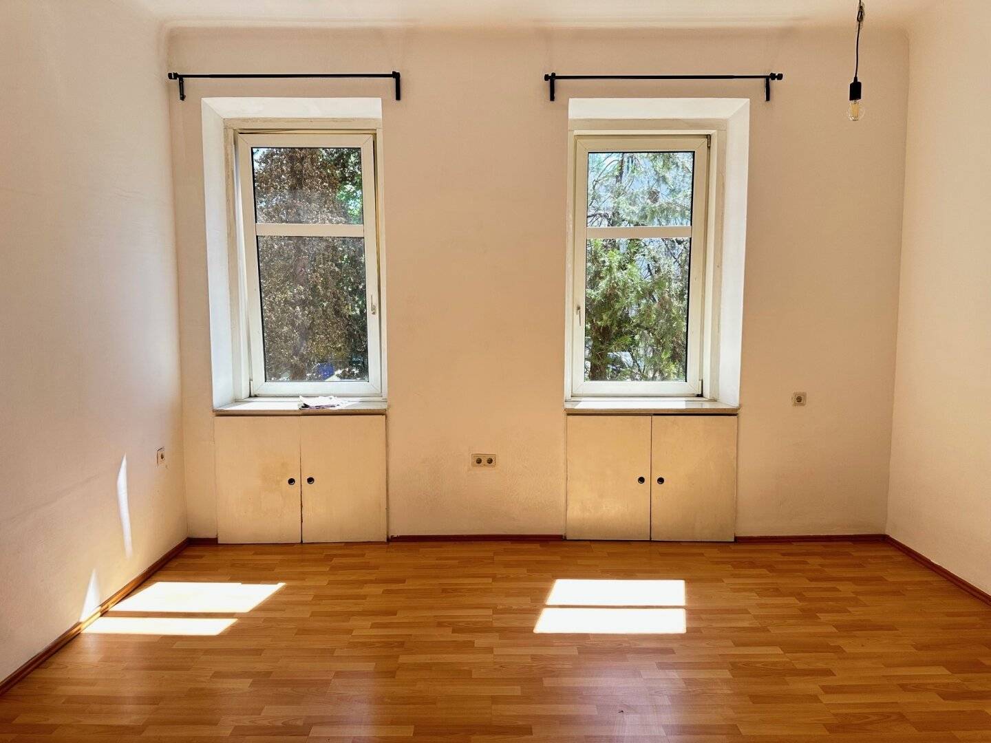 Helle 2 Zimmer Wohnung mit perfekter Anbindung - GRÜNBLICK