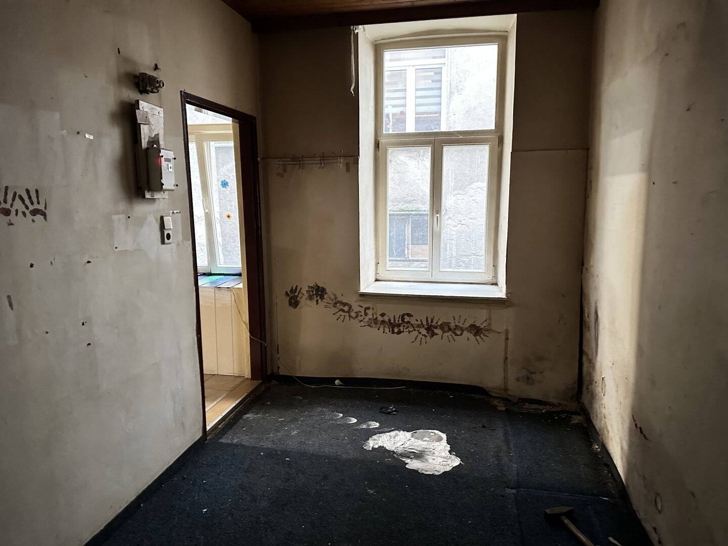 WOHNUNG ZUM SANIEREN - 2,5 Zimmer im HOCHPARTERRE