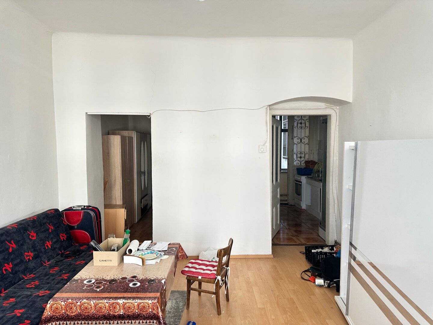 Freundliche Wohnung mit Gastherme - Zimmer - Kabinett - Gang WC gegenüber