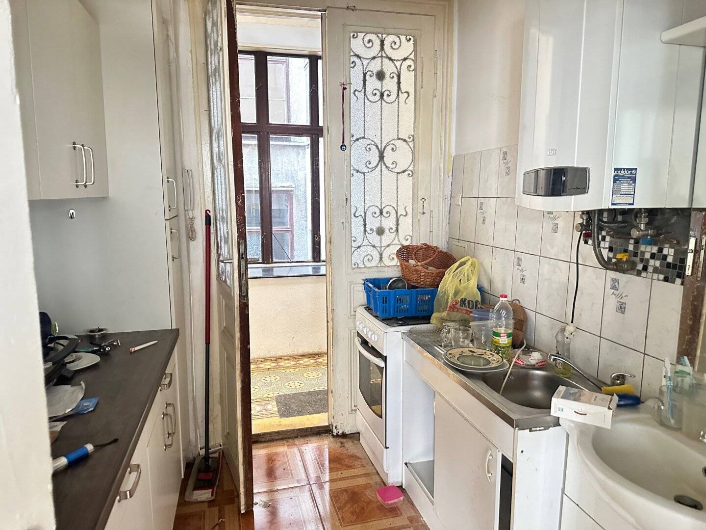 Freundliche Wohnung mit Gastherme - Zimmer - Kabinett - Gang WC gegenüber