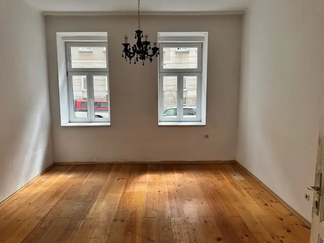 Sanierungsbedürftige 1-Zimmer-Wohnung nahe S-Bahn Station