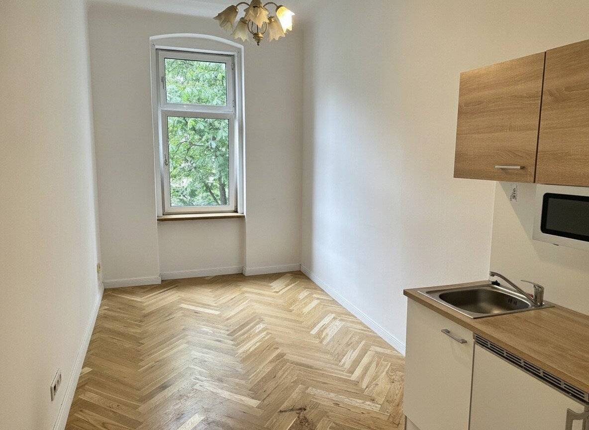 TEILSANIERTE PENDLER-/SINGLEWOHNUNG in modernen ALTBAU