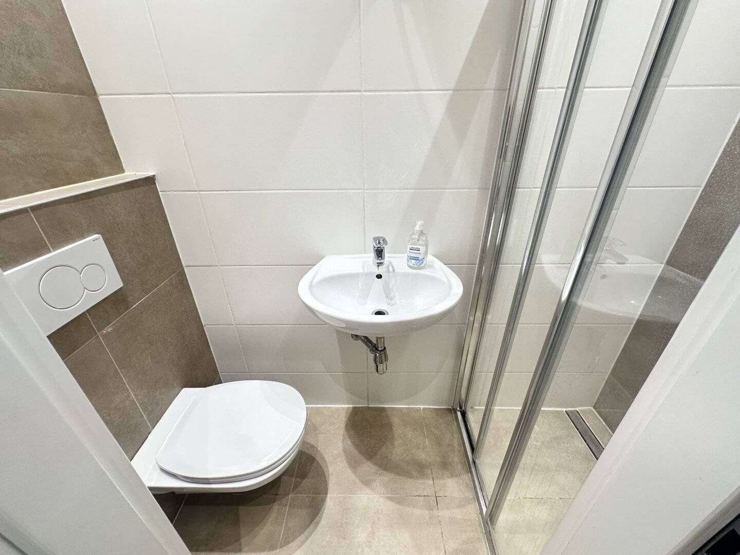 TEILSANIERTE PENDLER-/SINGLEWOHNUNG in modernen ALTBAU