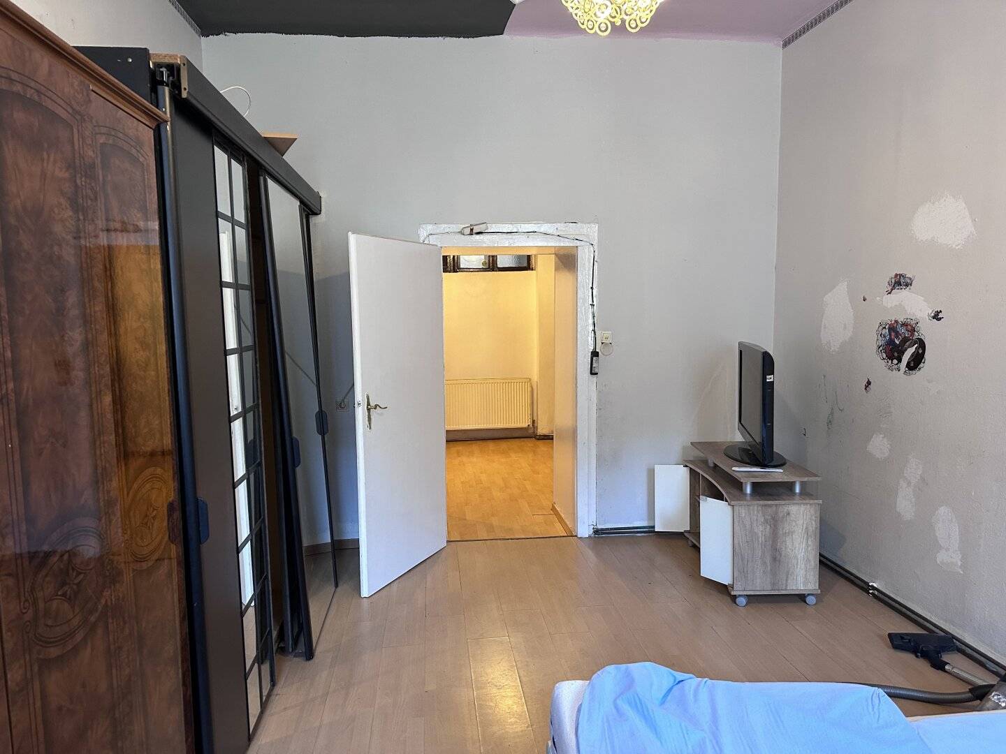 Unsanierte ERDGESCHOSSWOHNUNG - nähe Einsiedlerplatz