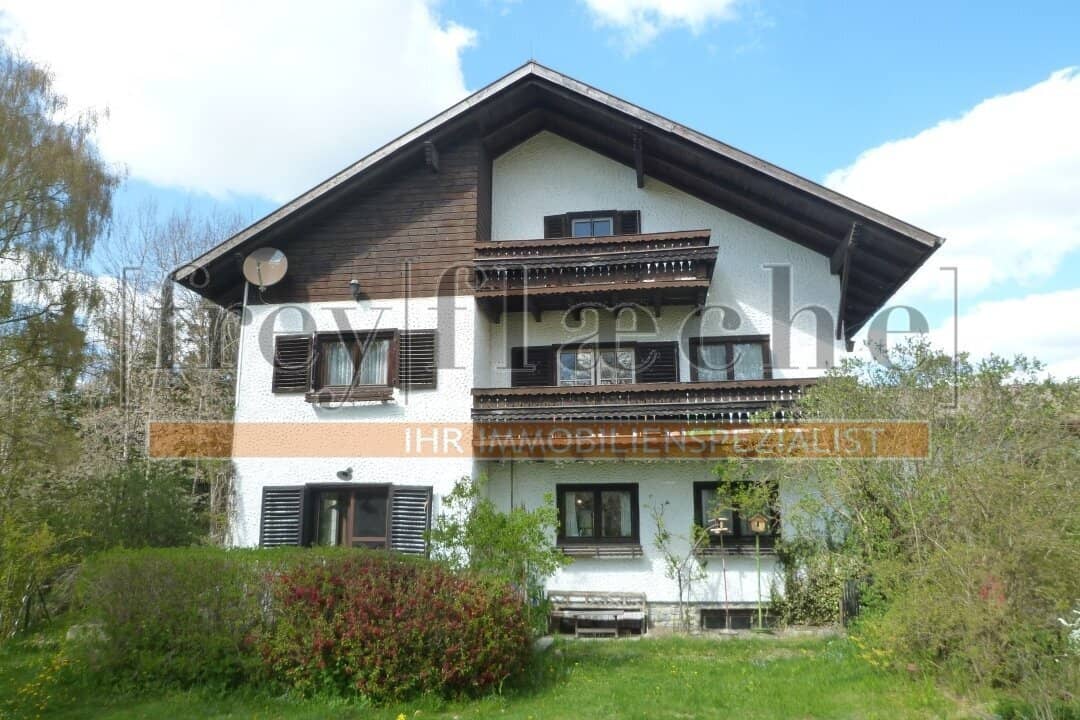 Kühles Haus mit 280 m² Halle