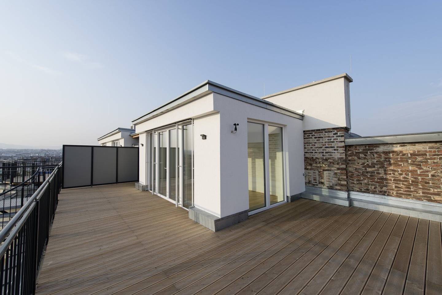 Wunderschöne Dachgeschosswohnung mit großer Dachterrasse und Wintergarten!