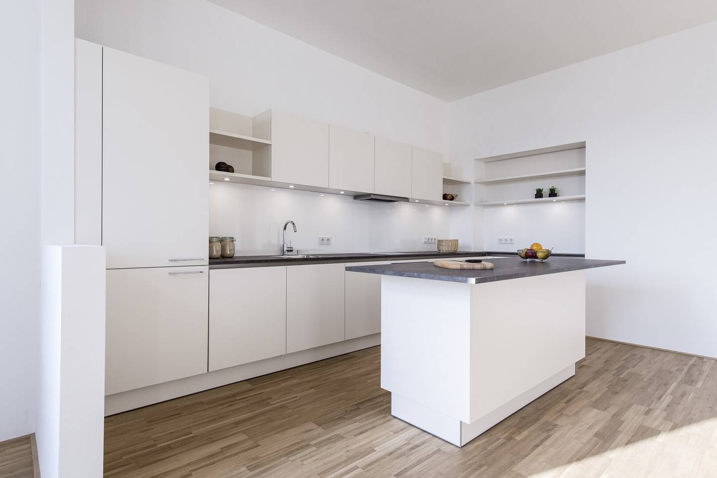 Wunderschöne Dachgeschosswohnung mit großer Dachterrasse und Wintergarten!