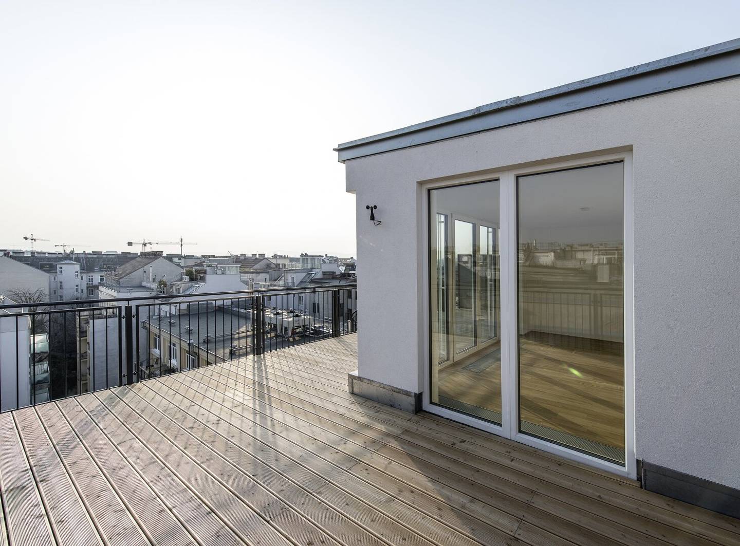 Wunderschöne Dachgeschosswohnung mit großer Dachterrasse und Wintergarten!