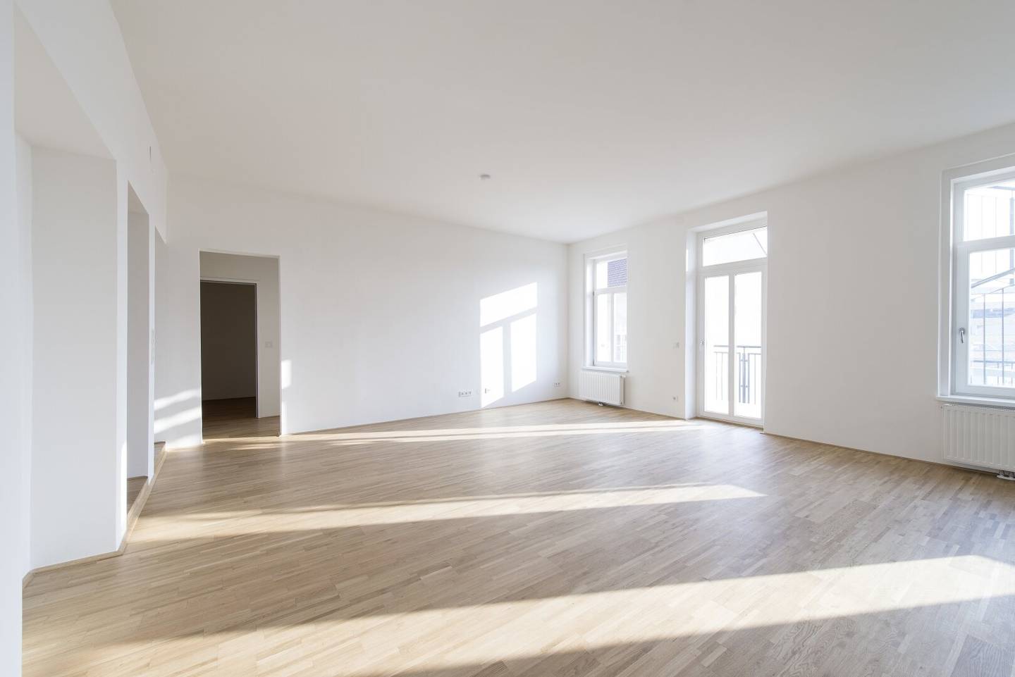 Wunderschöne Dachgeschosswohnung mit großer Dachterrasse und Wintergarten!