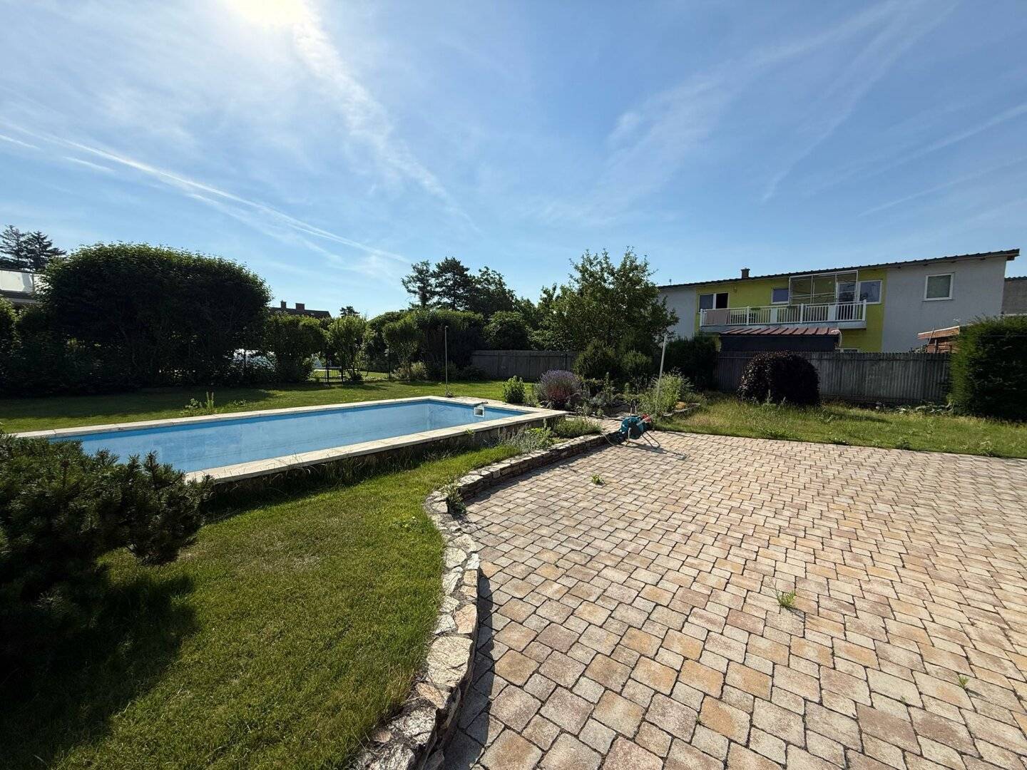 2326 Maria Lanzendorf, Familientraum mit Pool und großem Garten!