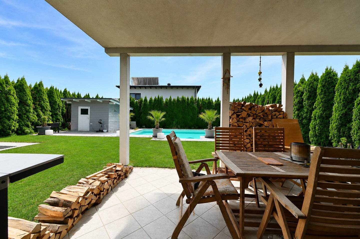Modernes Einfamilienhaus *** beheizbarer Pool ***  Outdoorküche ***