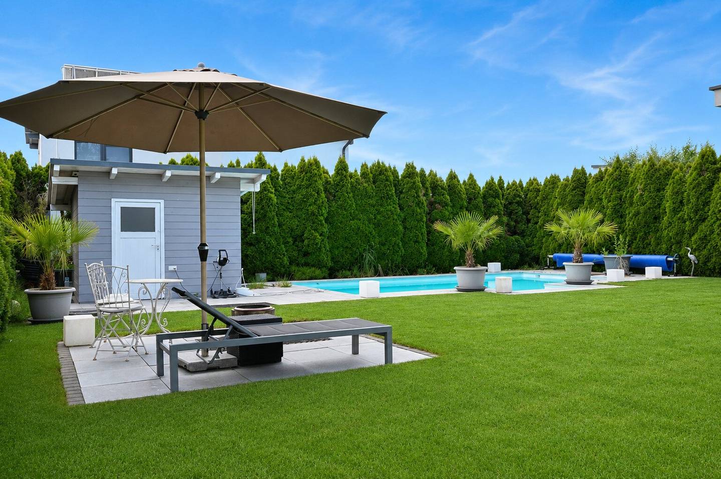 Modernes Einfamilienhaus *** beheizbarer Pool ***  Outdoorküche ***