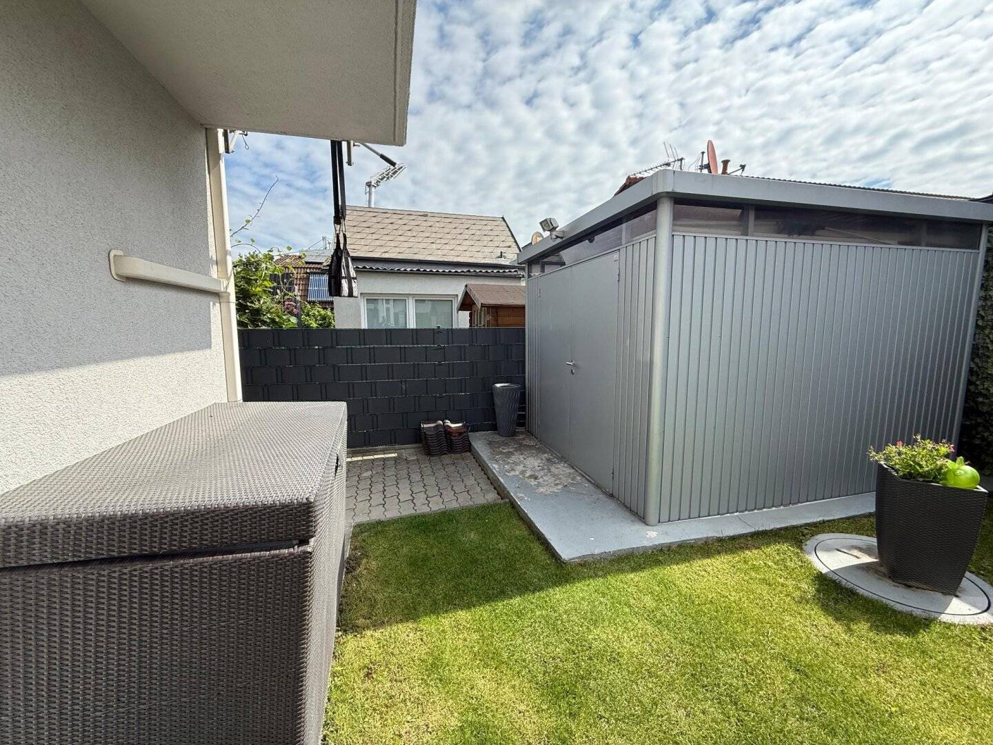 Hochwertige Kleingarten-Villa am Laaer Berg – Oase mit perfekter U1-Anbindung!
