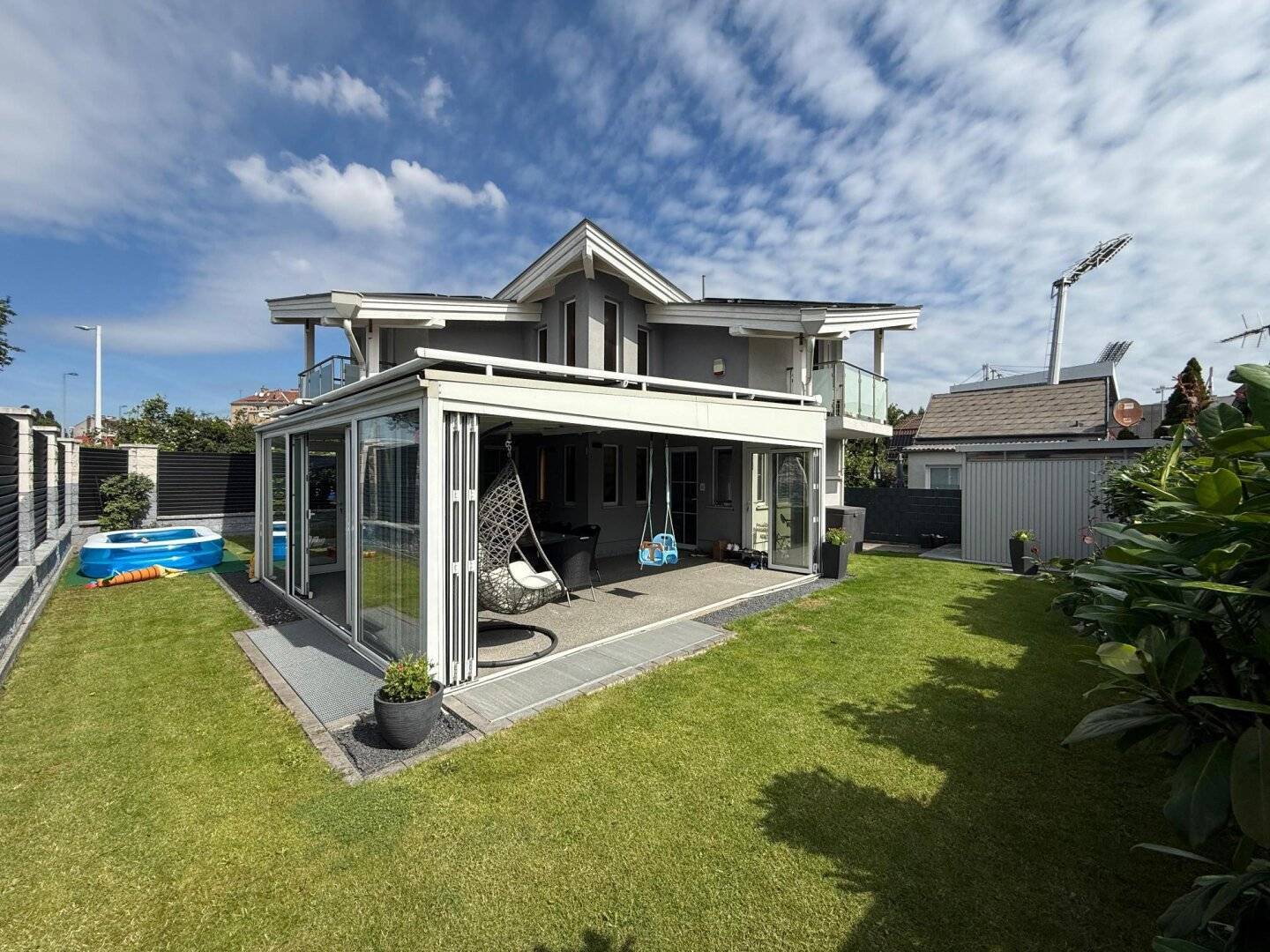Hochwertige Kleingarten-Villa am Laaer Berg – Oase mit perfekter U1-Anbindung!