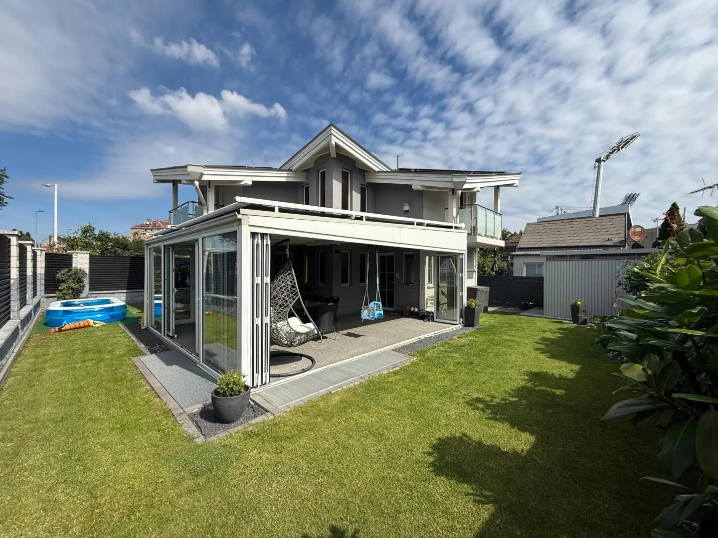Hochwertige Kleingarten-Villa am Laaer Berg – Oase mit perfekter U1-Anbindung!