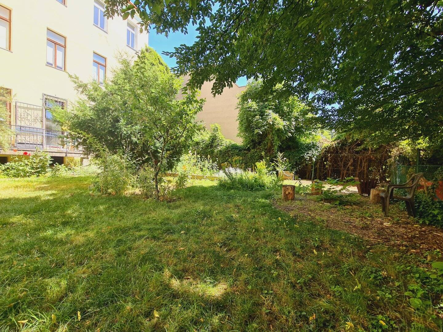 Garten-Altbau mit Balkon zur individuellen Gestaltung