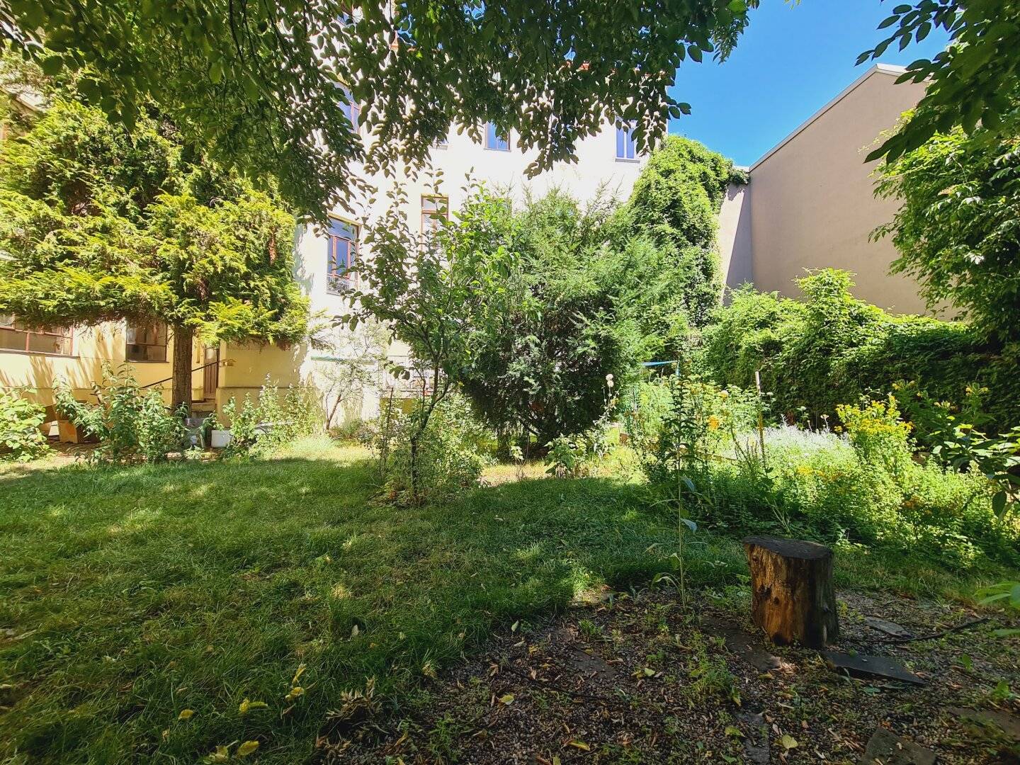 Garten-Altbau mit Balkon zur individuellen Gestaltung