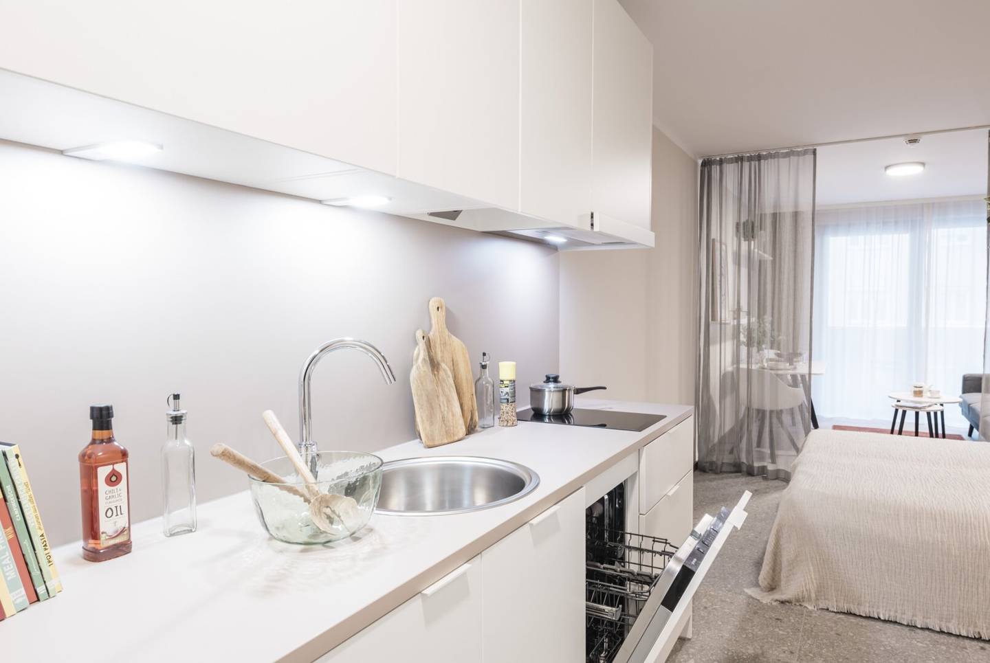 Pauschalmiete I JONN-Y möbliertes Apartment mit Balkon, inkl. Gym, Sauna, Dachterrasse, Community Area, Internet etc.! 7 Min. zum Stephansplatz!