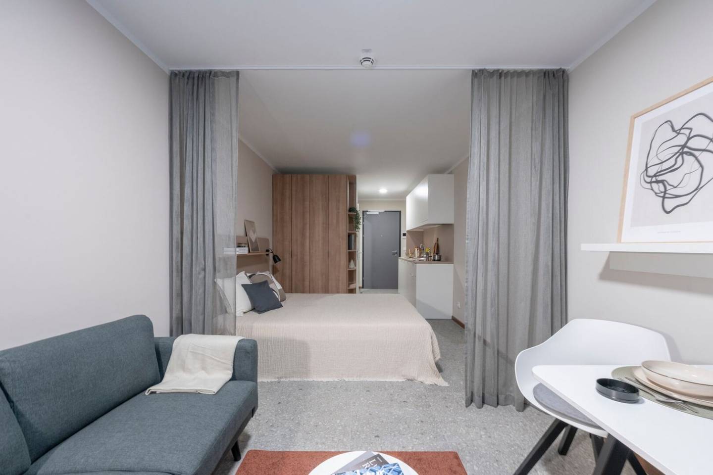 Pauschalmiete I JONN-Y möbliertes Apartment mit Balkon, inkl. Gym, Sauna, Dachterrasse, Community Area, Internet etc.! 7 Min. zum Stephansplatz!