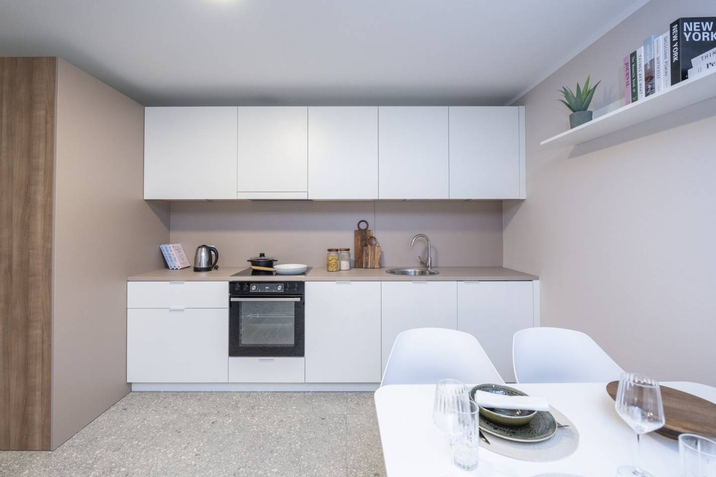 Exklusive 2-Zimmerwohnung mit riesiger Terrasse inkl. Gy & Sauna direkt an U1 und HBF-Nähe!