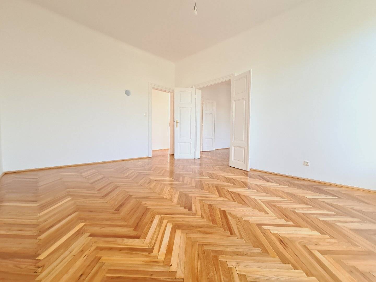 Sonnen-Altbau nach Maß | Balkon | 3-4 Zimmer