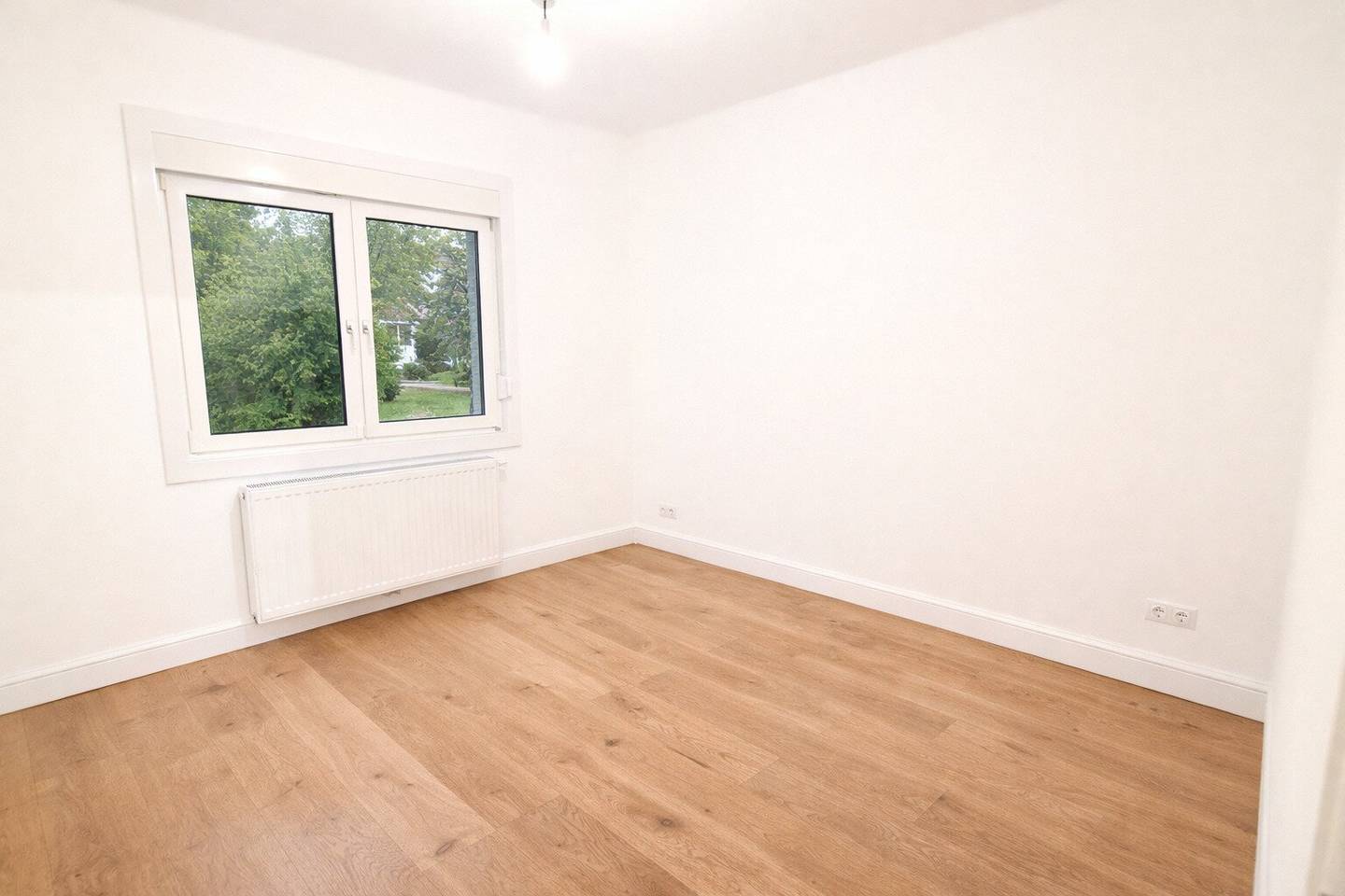 !!! PRICE REDUCTION !!! "FIRST OCCUPANCY" Completely renovated single-family house in good location // Sole mandate