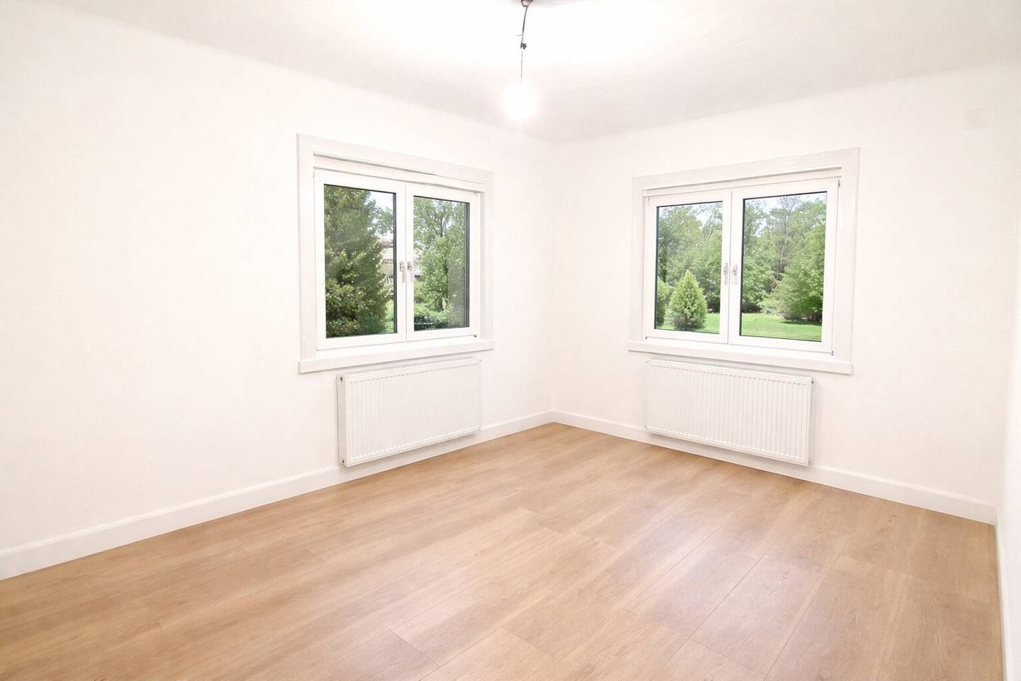 !!! PRICE REDUCTION !!! "FIRST OCCUPANCY" Completely renovated single-family house in good location // Sole mandate
