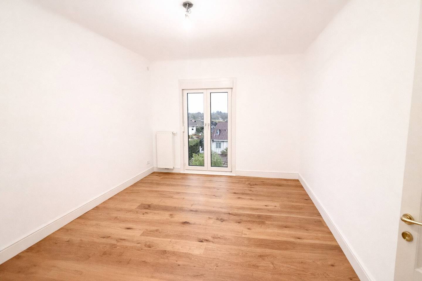 !!! PRICE REDUCTION !!! "FIRST OCCUPANCY" Completely renovated single-family house in good location // Sole mandate