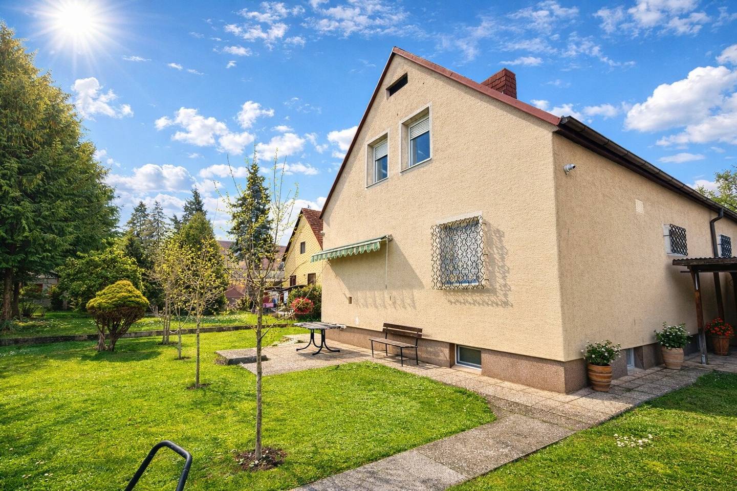 !!! PRICE REDUCTION !!! "FIRST OCCUPANCY" Completely renovated single-family house in good location // Sole mandate