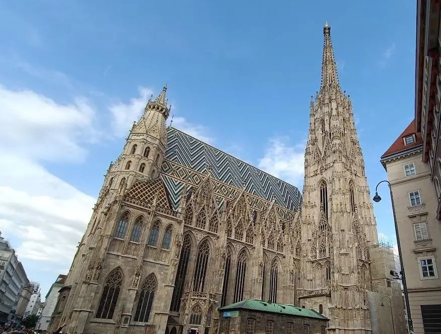 NÄHE STEPHANSPLATZ! 2 Zimmer in hervorragender Lage!