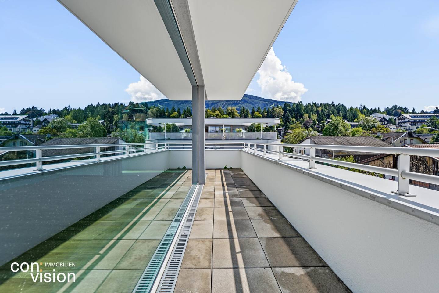 Penthouse mit 87 m² Dachterrasse und Bergblick in Igls