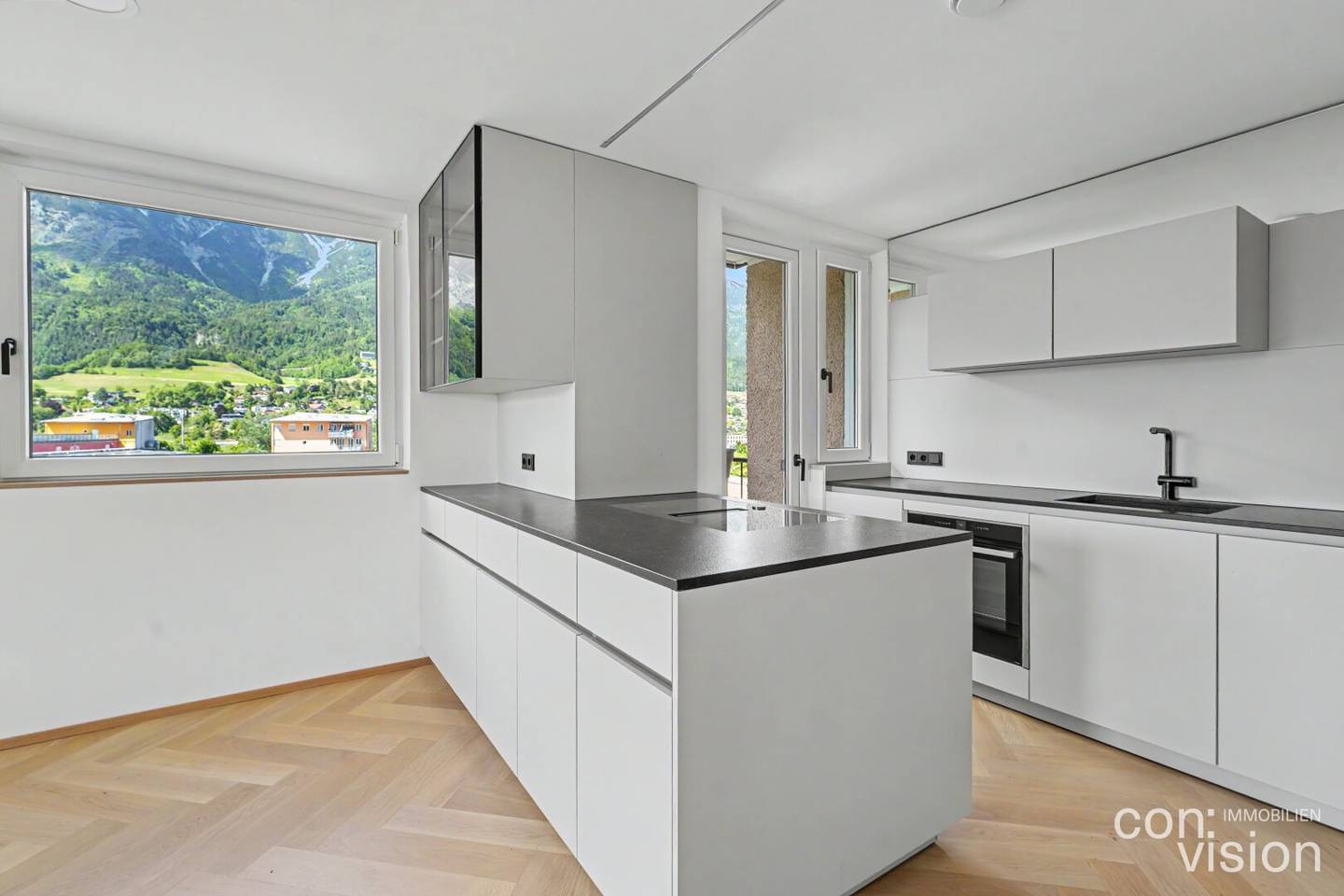 Hochwertig sanierte 4-Zimmer-Wohnung mit 3 Balkonen & Bergpanorama in Innsbruck
