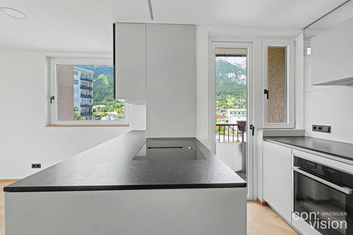 Hochwertig sanierte 4-Zimmer-Wohnung mit 3 Balkonen & Bergpanorama in Innsbruck
