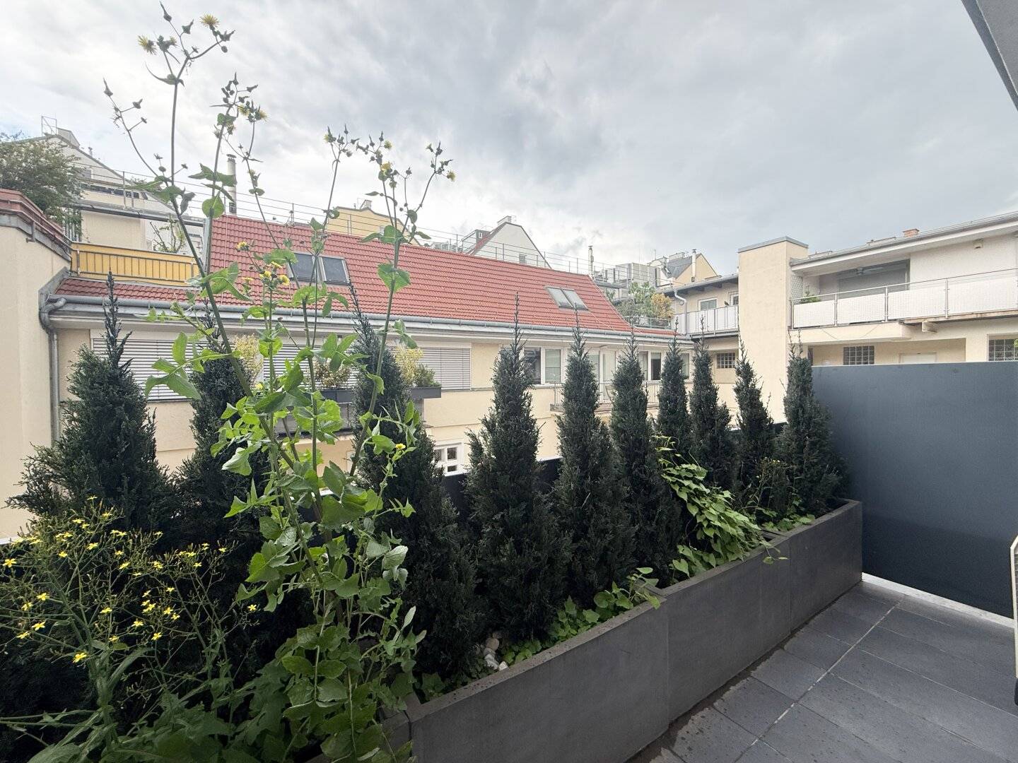 BEFRISTET VERMIETET VON SEPTEMBER 2026 - JUNI 2027 --- EINZIGARTIGES WOHNGEFÜHL AUF 79 M² MIT FREIFLÄCHE UND GARAGENPLATZ – HAYDNGASSE