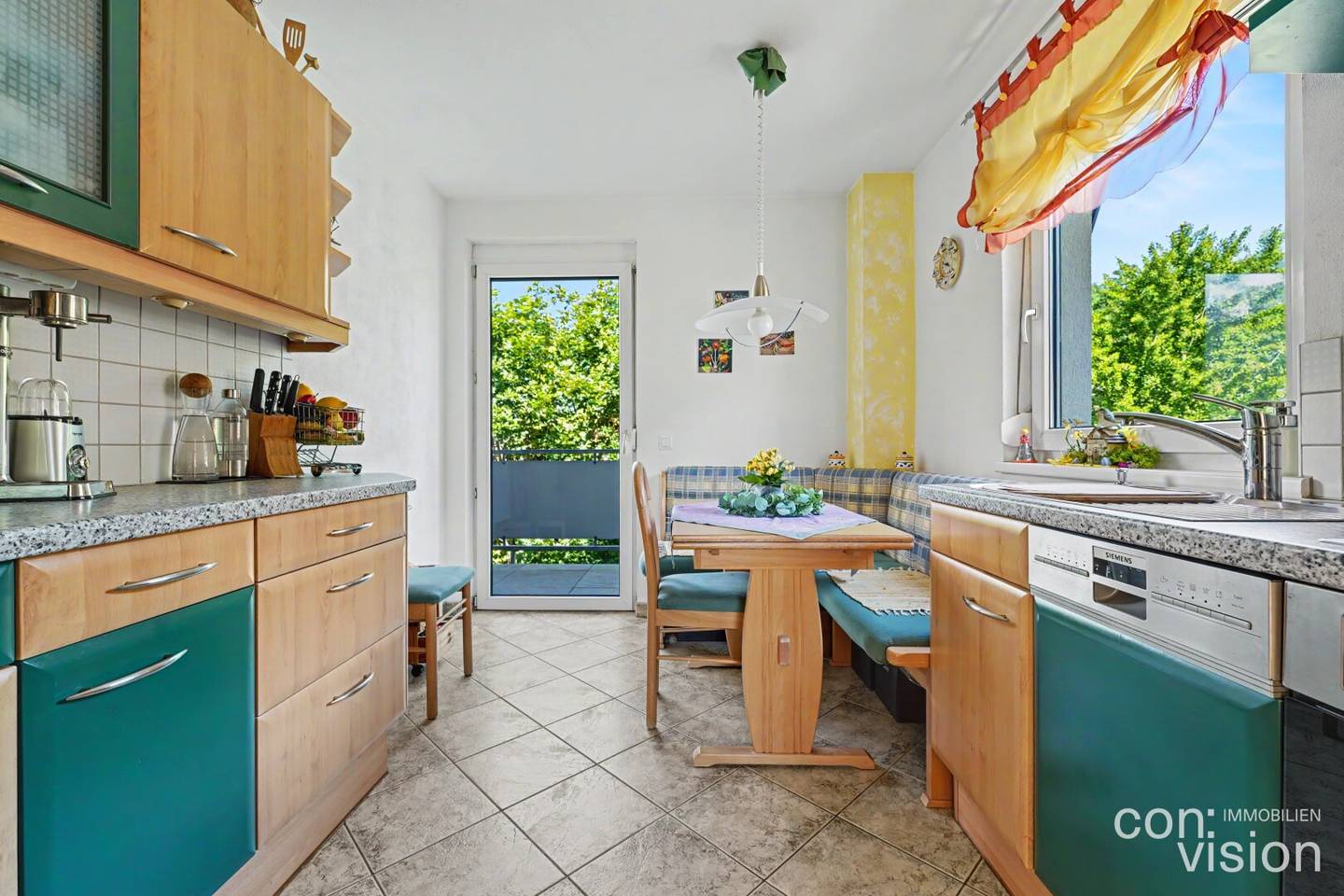 Sonnige 3-Zimmer-Wohnung mit großer Terrasse, 2 Balkonen & Doppelgarage in Volders, Tirol