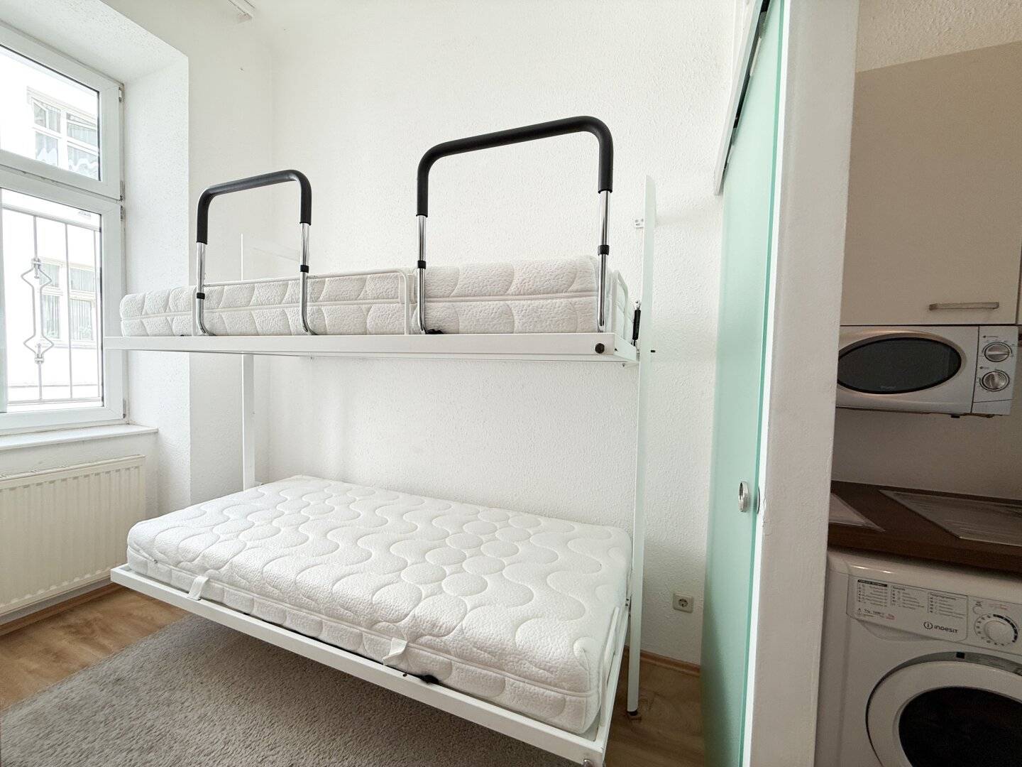 HARDTMUTHGASSE -  VOLL AUSGESTATTETE, GEPFLEGTE 1,5 ZIMMER-WOHNUNG - TOP 17