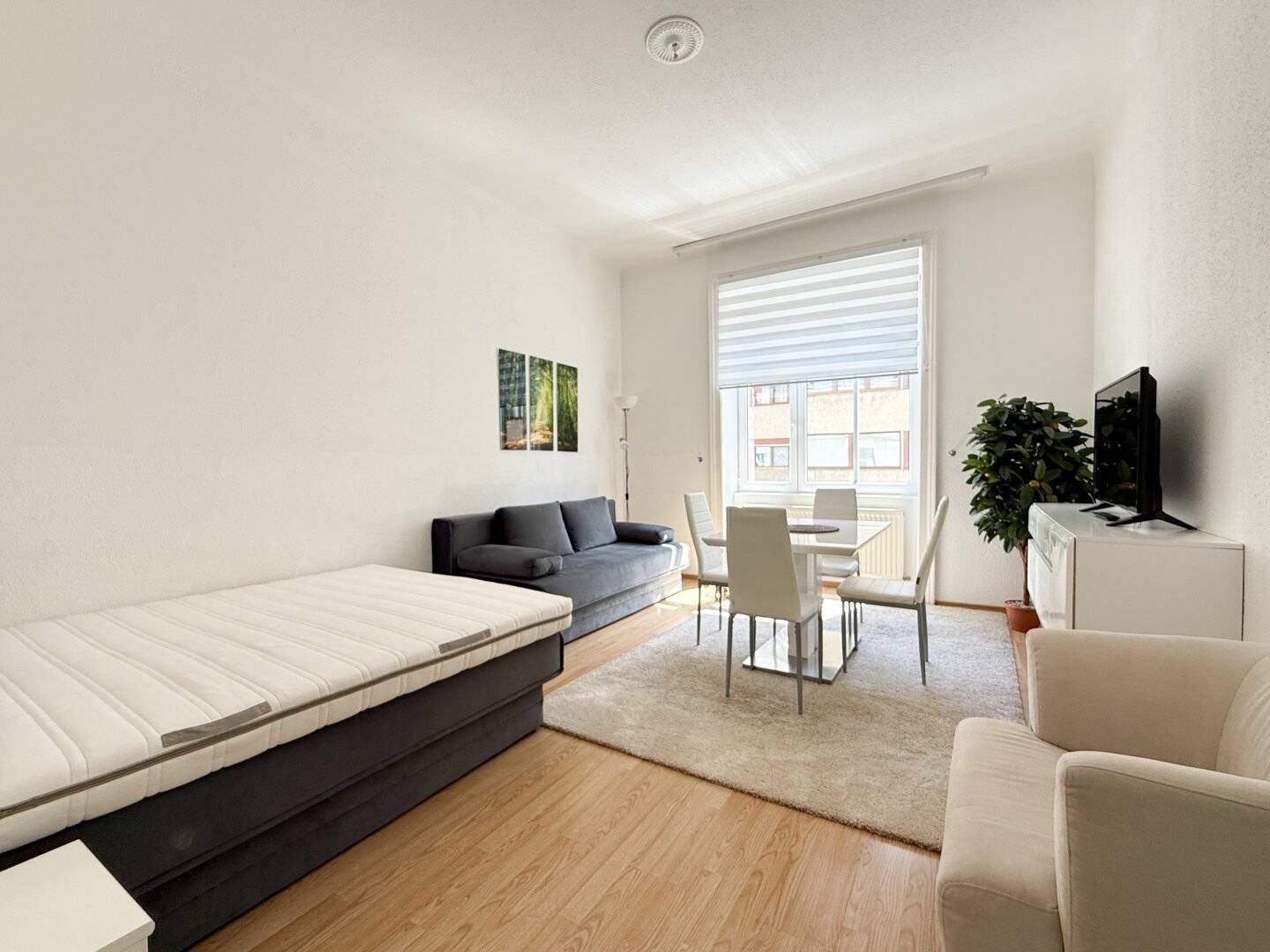 HARDTMUTHGASSE -  VOLL AUSGESTATTETE, GEPFLEGTE 1,5 ZIMMER-WOHNUNG - TOP 17