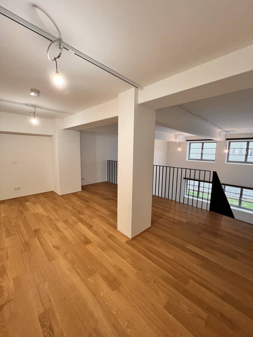 Design Loft 4,90m Raumhöhe, Vorsorgewohnung; auf Wunsch Airbnb fähig