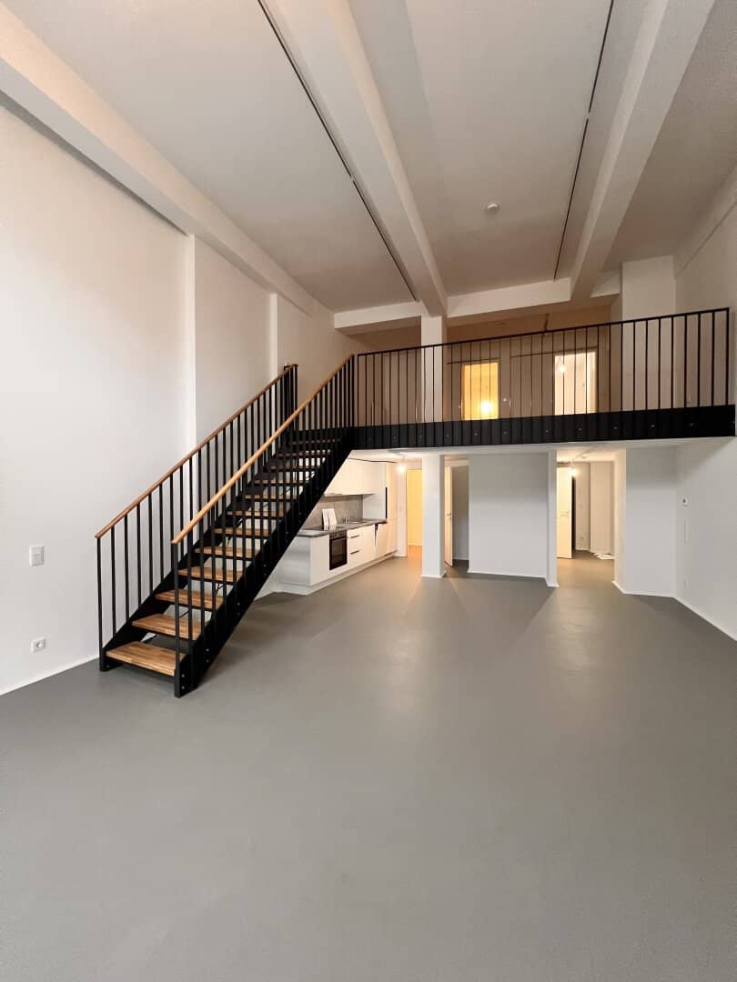 Design Loft 4,90m Raumhöhe, Vorsorgewohnung; auf Wunsch Airbnb fähig