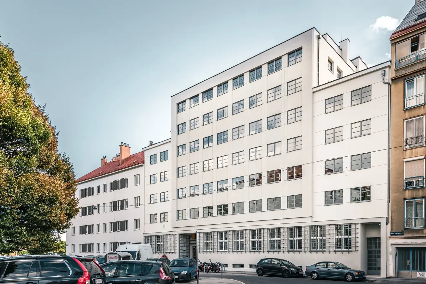 Design Loft 4,90m Raumhöhe, Vorsorgewohnung; auf Wunsch Airbnb fähig
