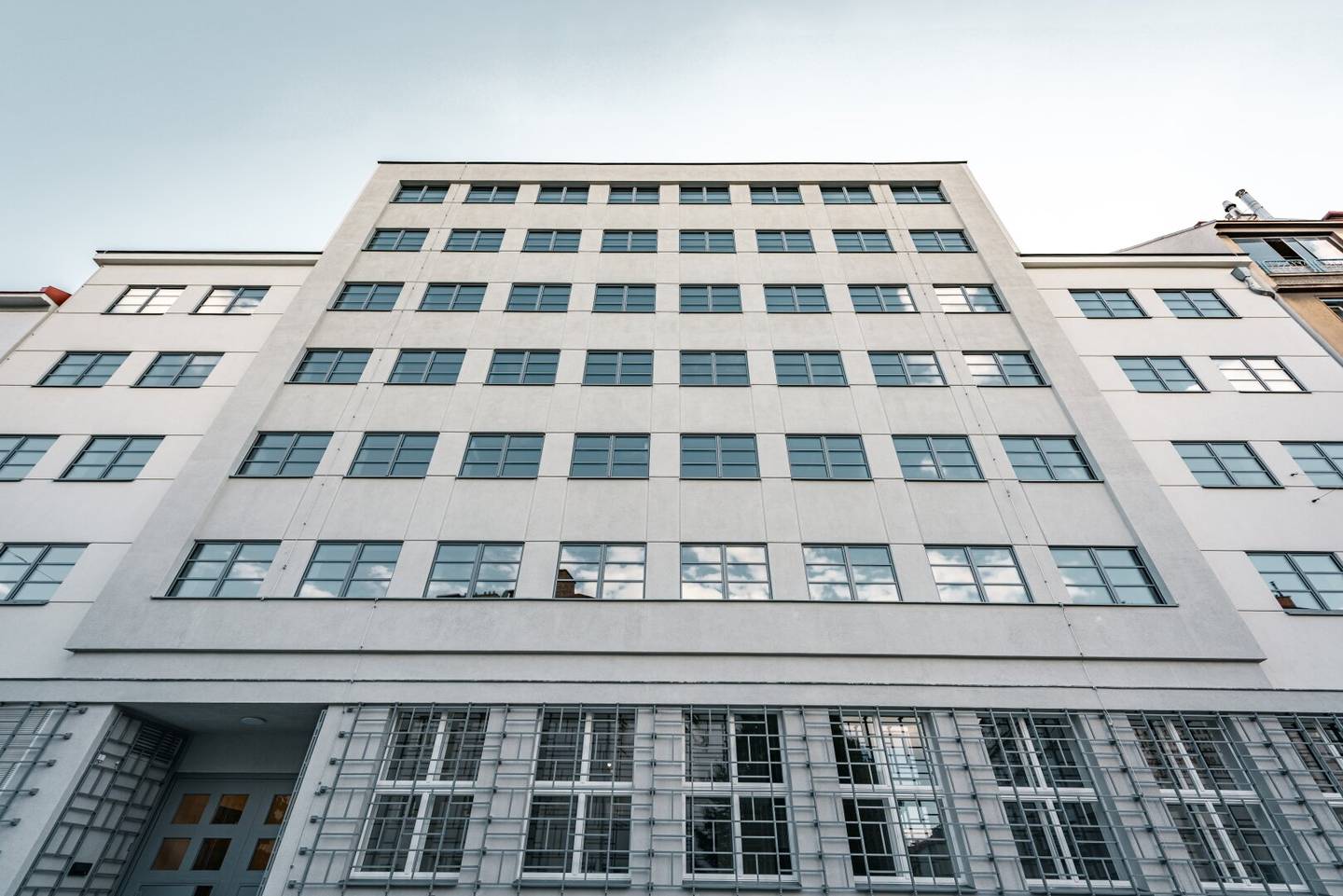 Design Loft 4,90m Raumhöhe, Vorsorgewohnung; auf Wunsch Airbnb fähig
