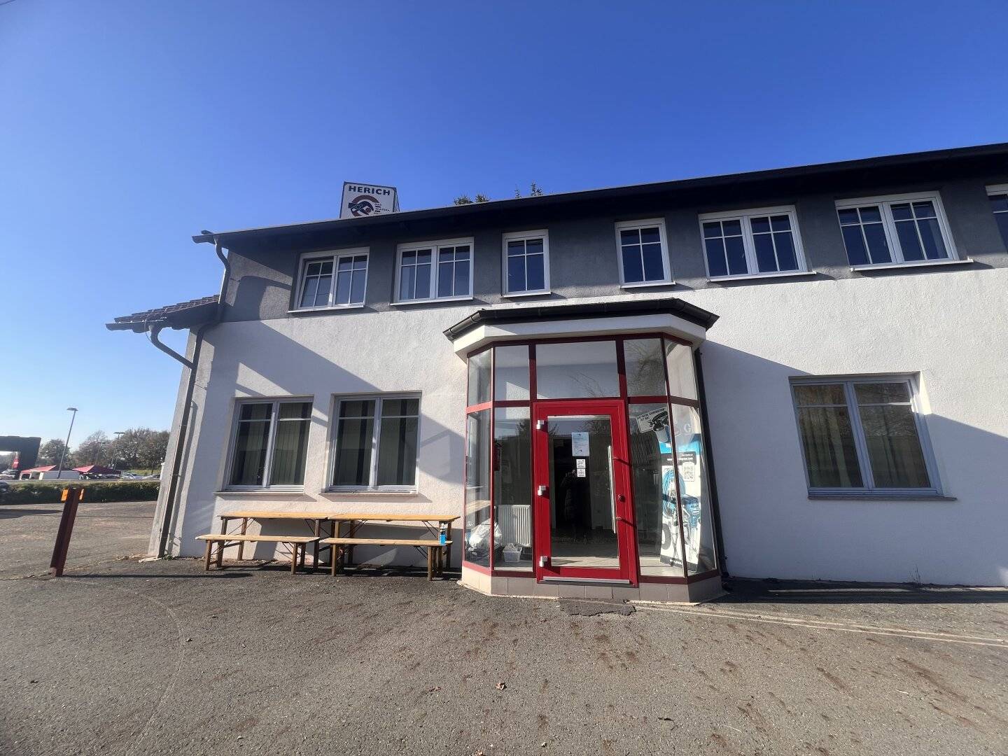 Widmung KG, perfekte Lage, Erweiterungspotenzial, solider Bestand!