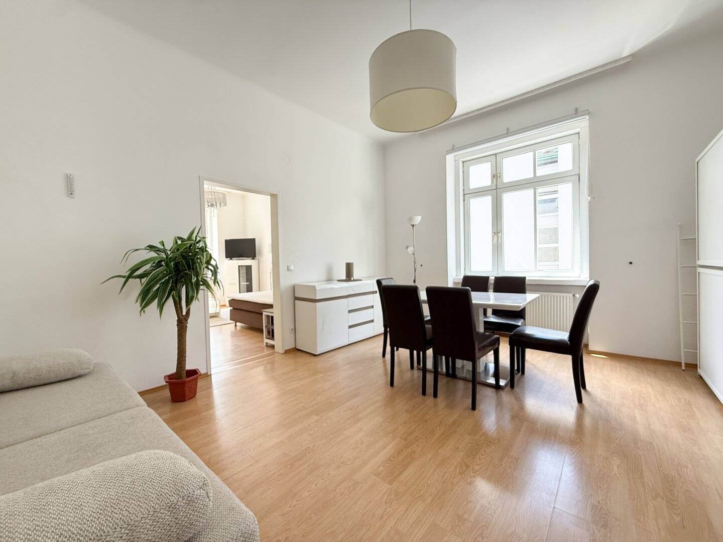 HARDTMUTHGASSE -  VOLL AUSGESTATTETE, GEPFLEGTE 2 ZIMMER-WOHNUNG - TOP 20