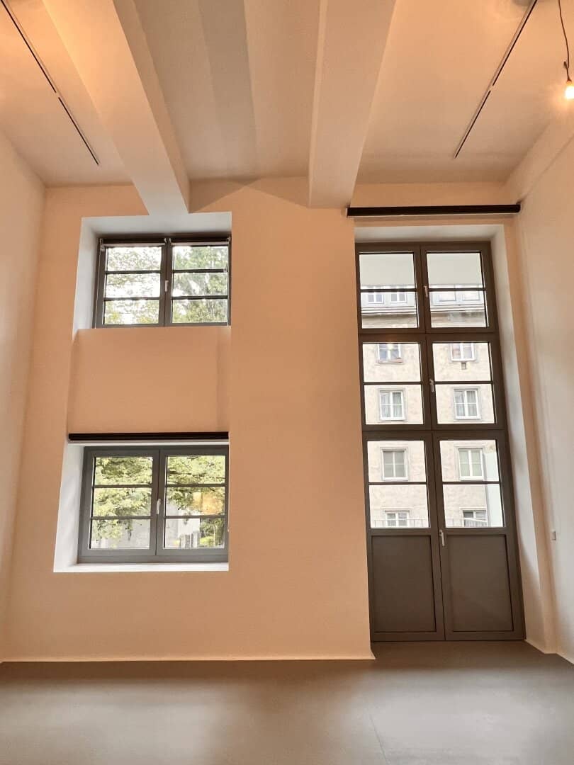 Loft mit bis zu 4,90m Raumhöhe, Balkon; auf Wunsch mit Airbnb Widmung