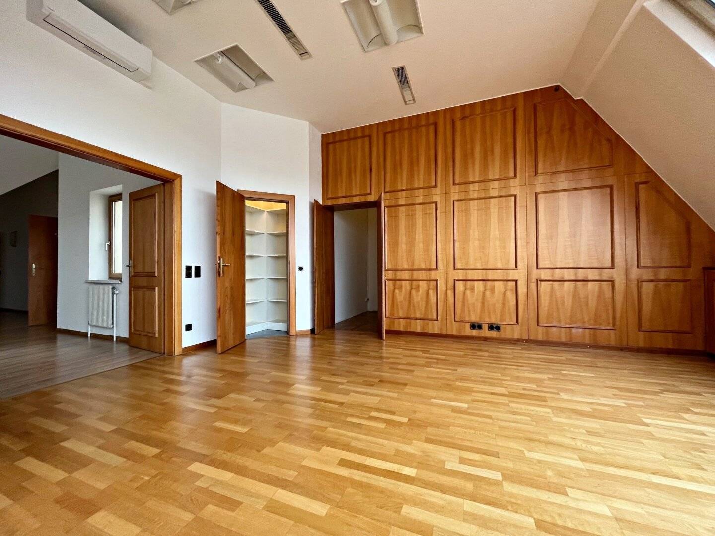 Büroräumlichkeiten Nähe Rathaus/Schottentor! Unbefristet!