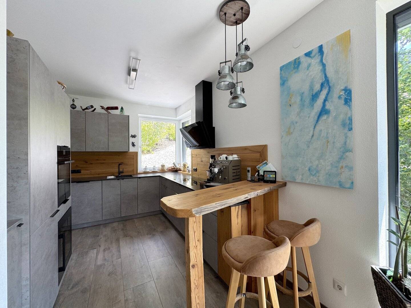 Modernes Einfamilienhaus mit traumhaftem Panoramablick, Sauna und Bachidylle