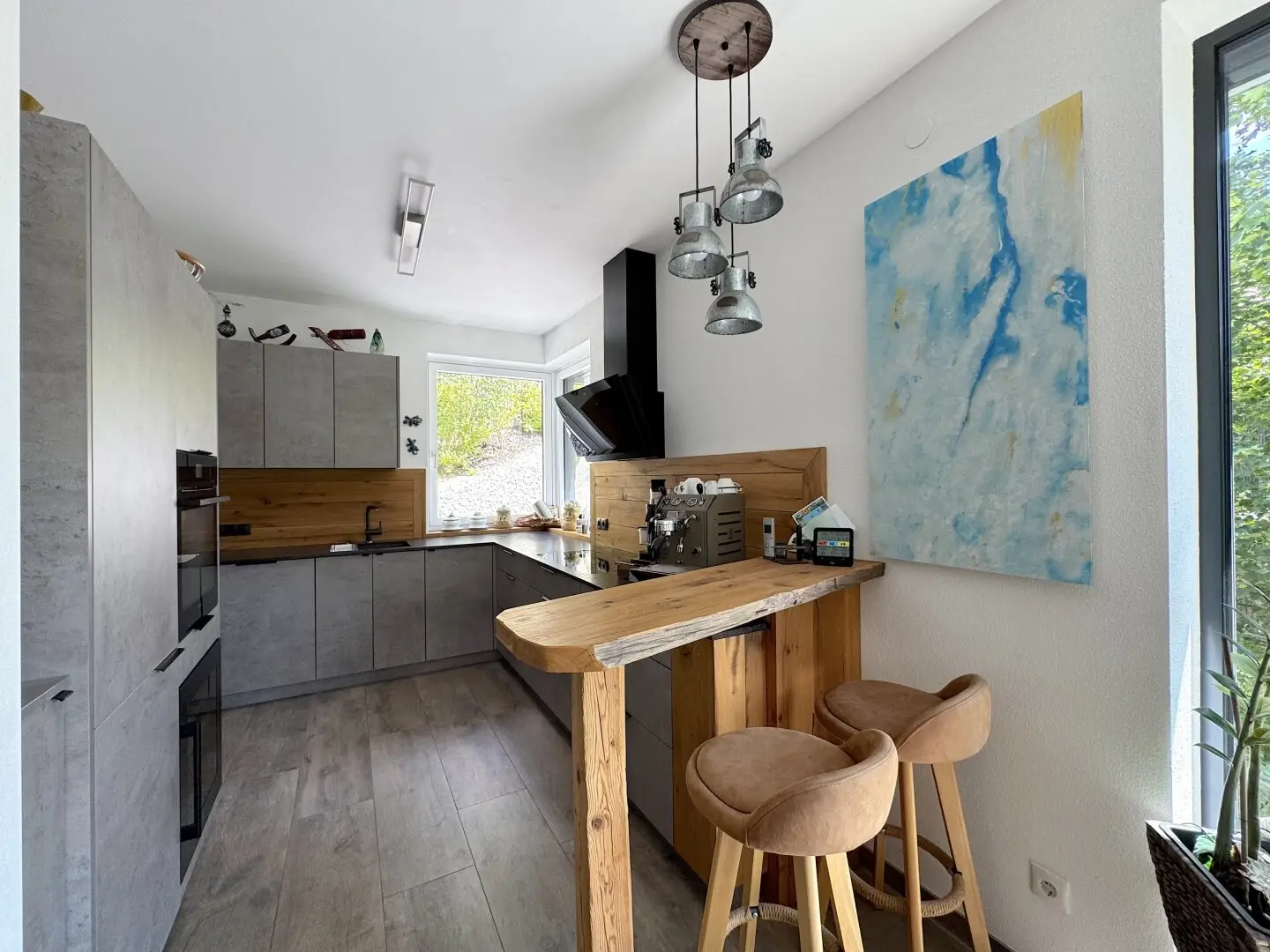 Modernes Einfamilienhaus mit traumhaftem Panoramablick, Sauna und Bachidylle