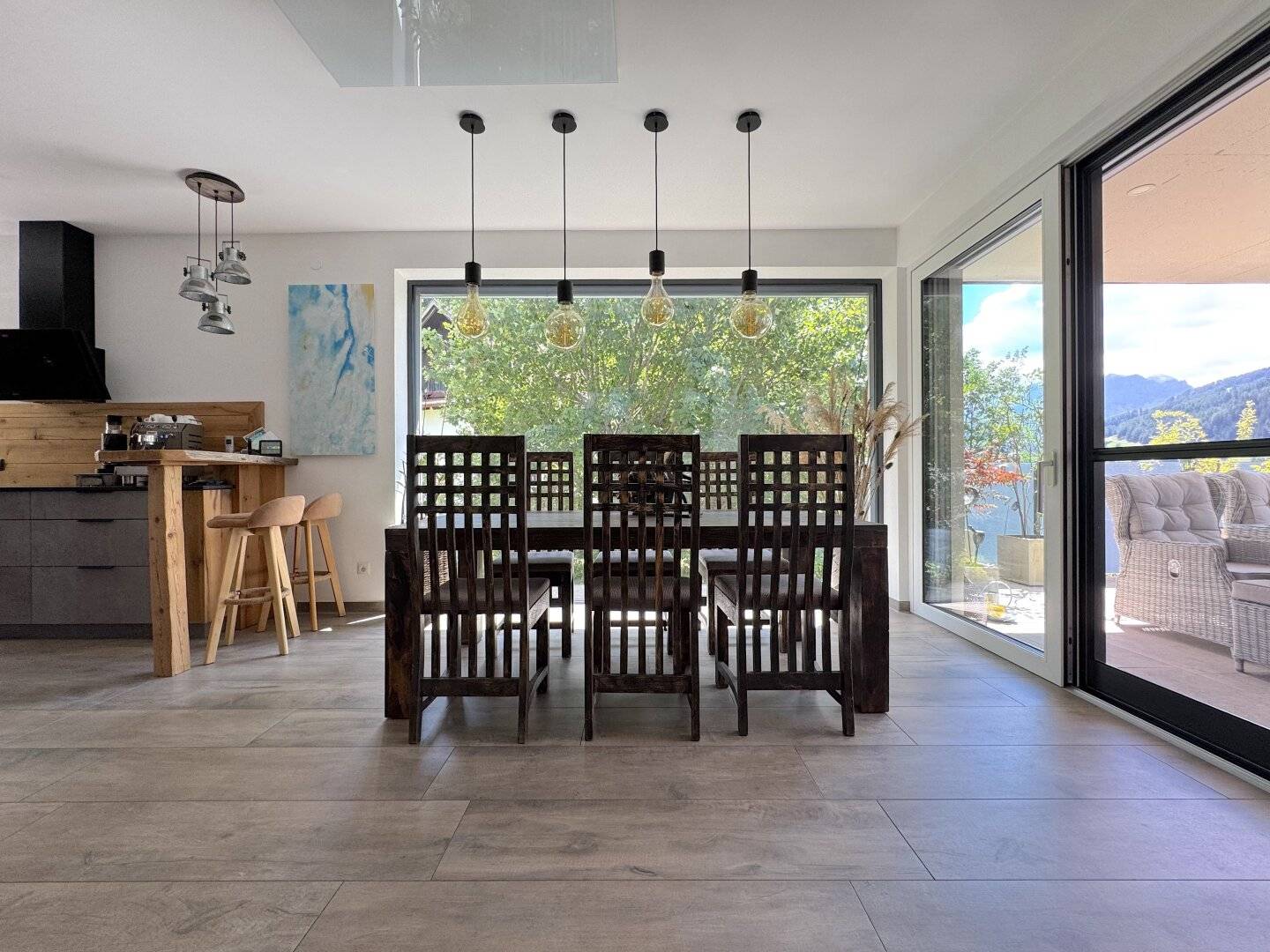 Modernes Einfamilienhaus mit traumhaftem Panoramablick, Sauna und Bachidylle